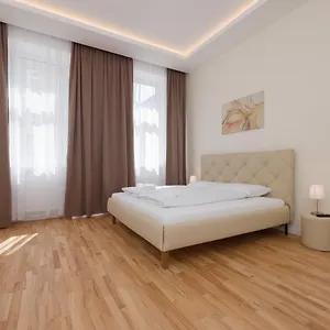 https://rokesha-1120.vienna-besthotels.com
